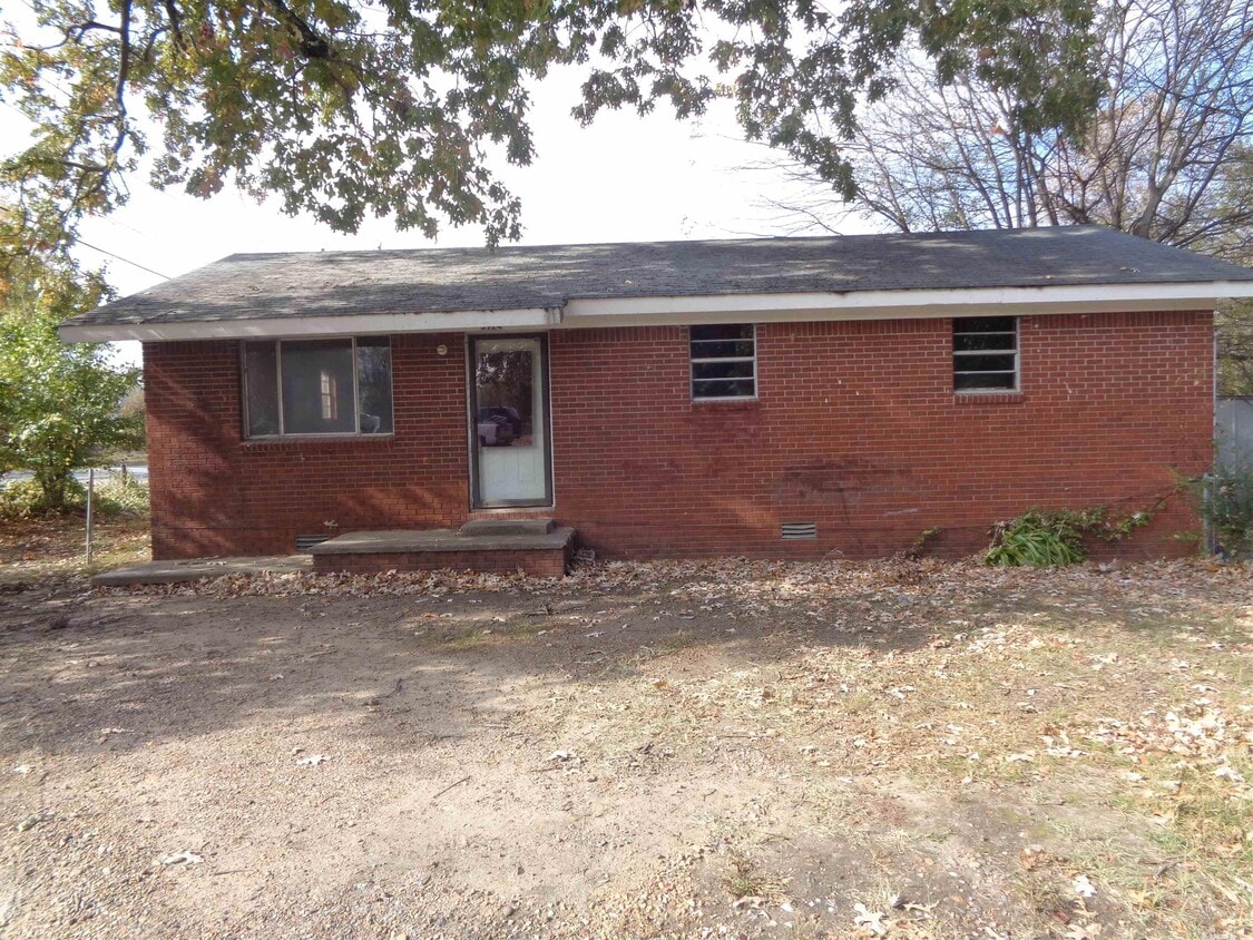 Primary Photo - 3924 Sanders St