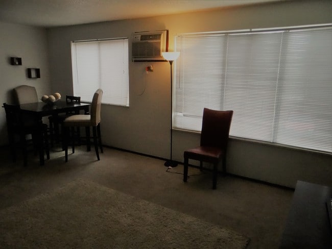 Building Photo - 516 W Mulberry St