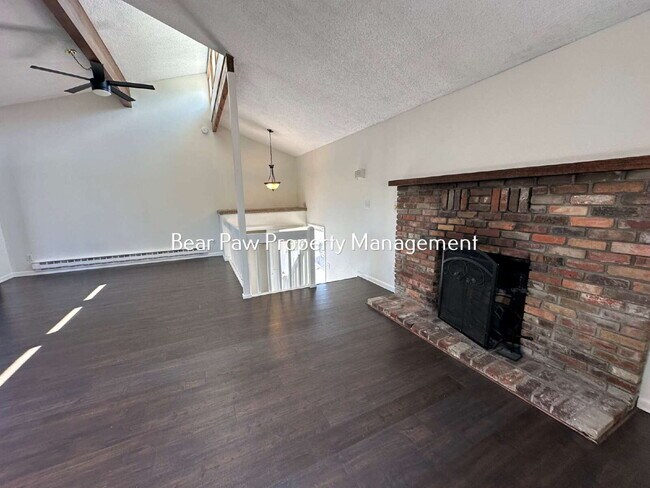 Building Photo - 2-Bedroom Duplex In North Evergreen!