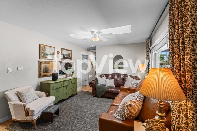 Foto del edificio - 221 Everett Dr