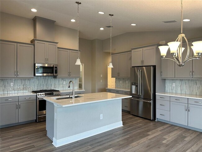 Building Photo - 12573 Oak Hill Way