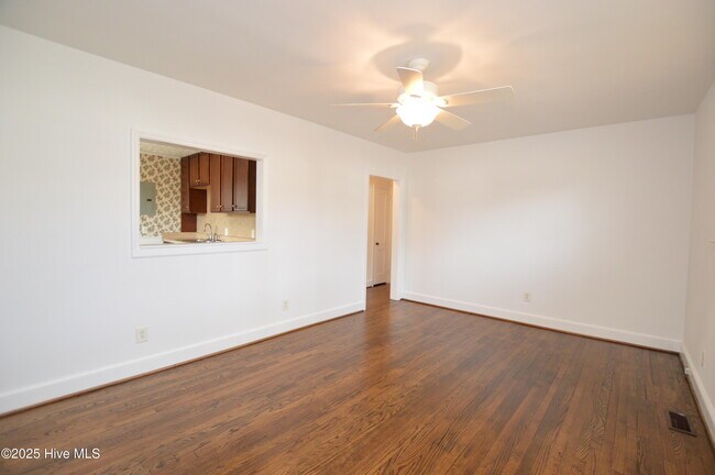 Foto del edificio - 500 Sherwood Rd