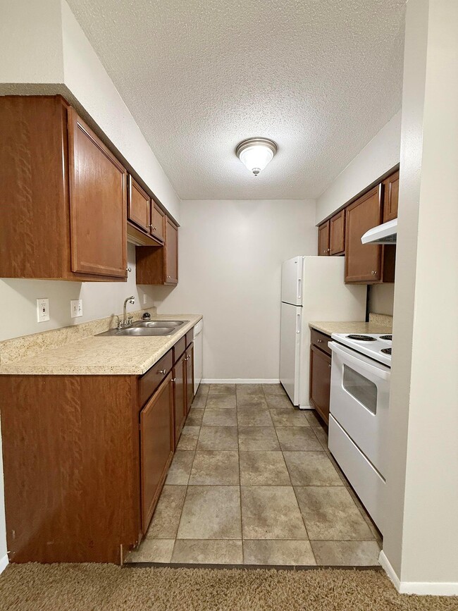 Kitchen unit 8 - Forrest Edge Apartments