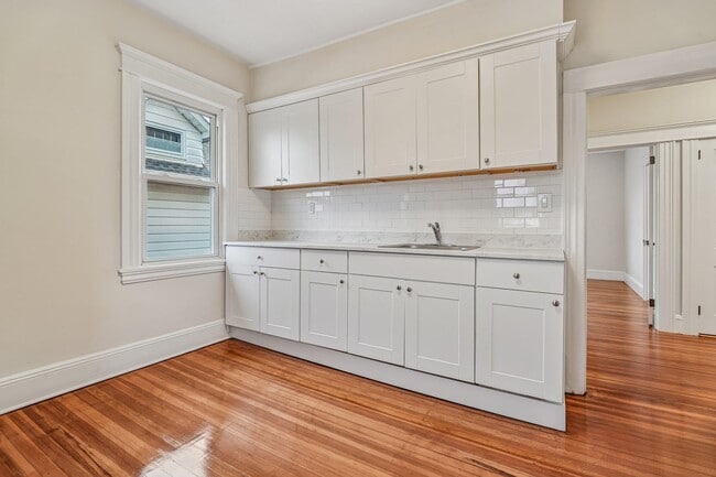 Building Photo - 1154 Anderson Ave