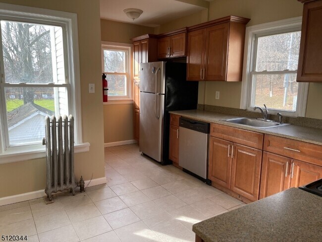 Building Photo - 10 Glennon Pl