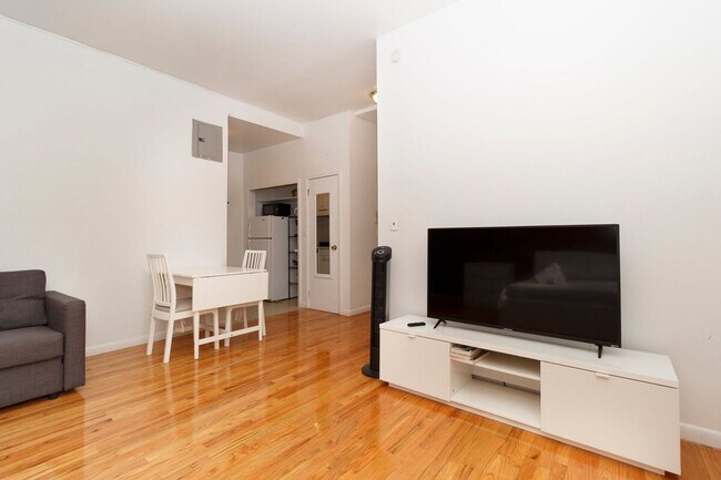 Foto del edificio - 215 B E 95th St
