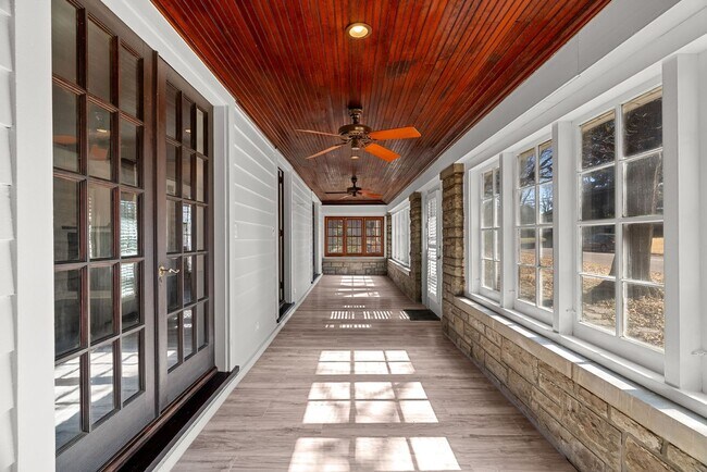 Foto del edificio - Charming 2+ Bedroom in Shrewsbury – Walkable Neighborhood & Pet-Friendly!