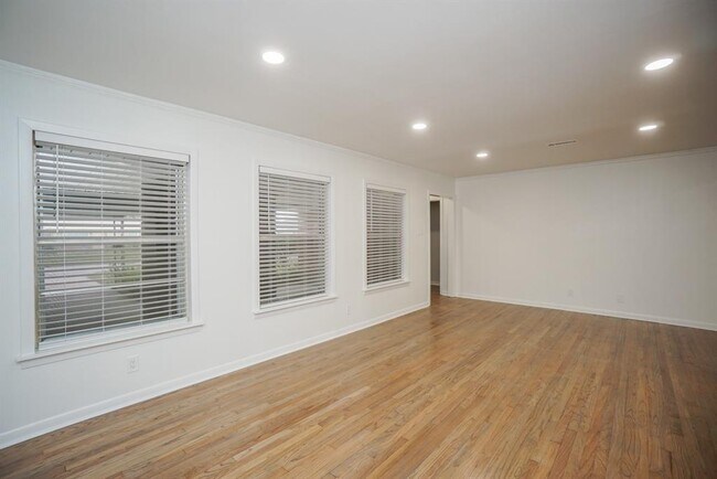 Building Photo - 4145 Sarong Dr