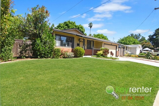 Foto del edificio - Renovated 4 Bedroom Home with Gourmet Kitchen & Lush Backyard in Concord