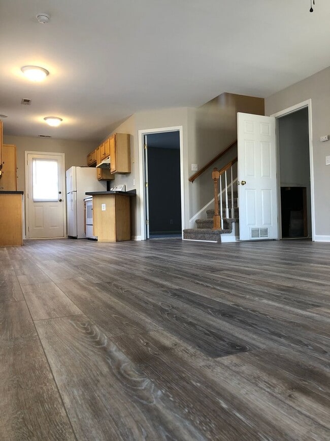 Foto del edificio - Apply now for this Beautiful -  Updated 3 ...