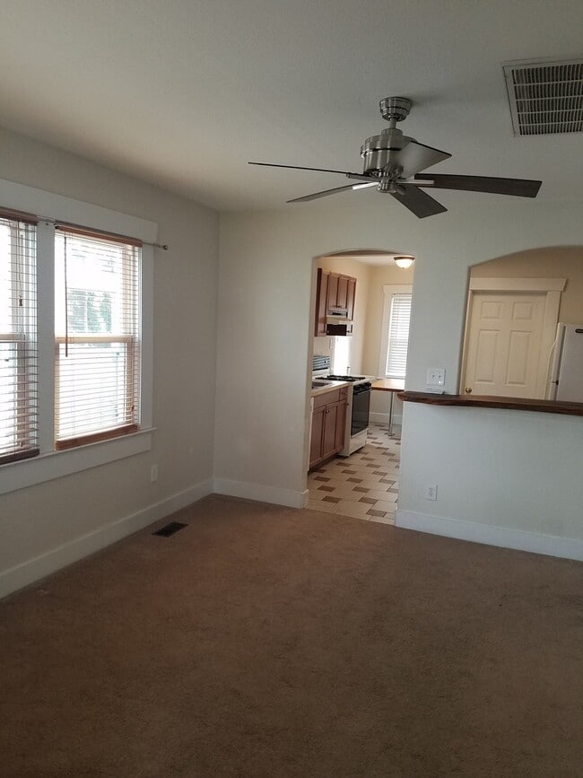 Building Photo - 225 Beechwood Ave-Norfolk Available March 1