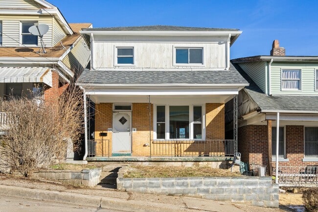 3 Bed/1 Bath Home - Central AC, 2nd Floor Laundry - Available September 10th! - 3 Bed/1 Bath Home - Central AC, 2nd Floor Laundry - Available September 10th!