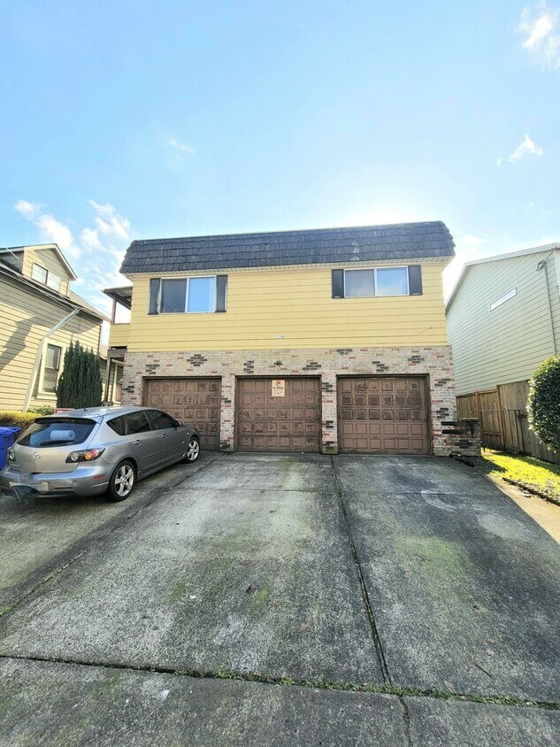 Primary Photo - 1178 SE Pershing St