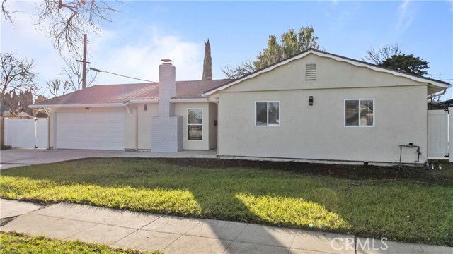 Foto del edificio - 9641 Comanche Ave