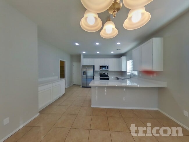 Building Photo - 5407 W Beverly Rd