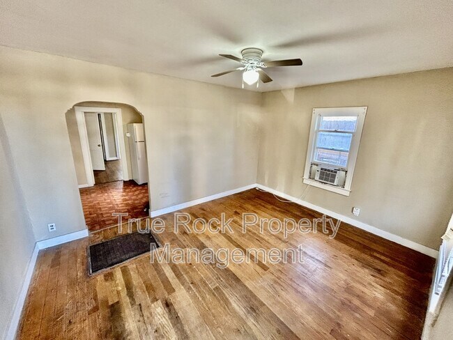 Foto del edificio - 413 W 15th St