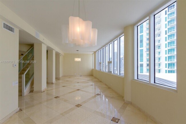Foto del edificio - 888 Brickell Key Dr