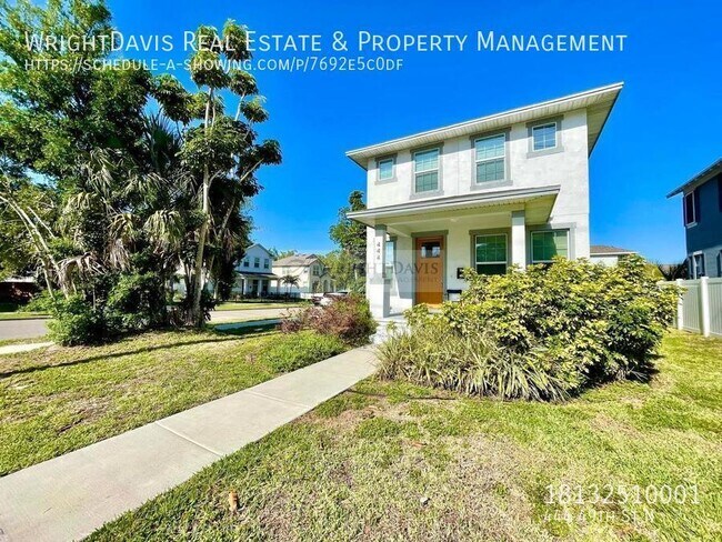 Building Photo - Beautiful newer 3/2.5 home in St. Pete!