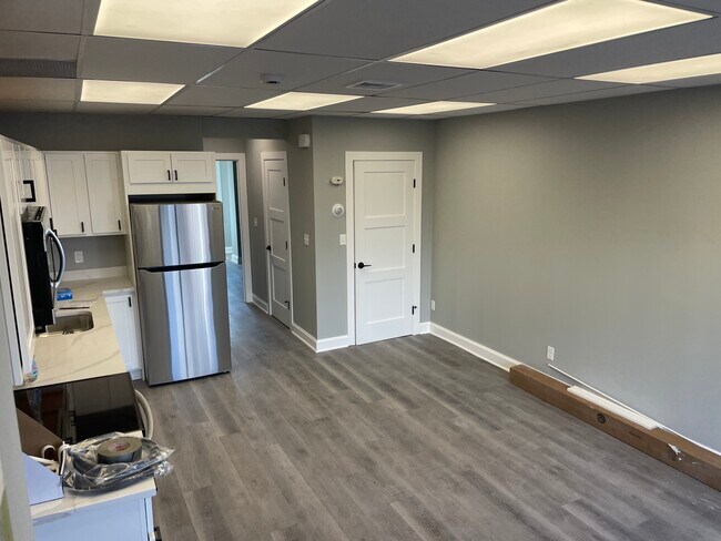 Foto del edificio - 127 Tunxis Hill Rd