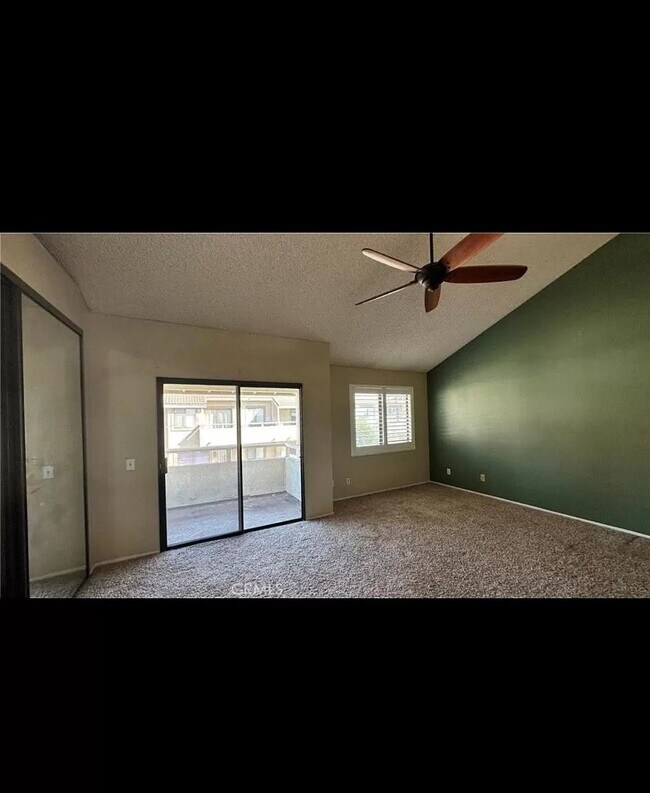 Foto del edificio - Exceptionally maintained two story condo.