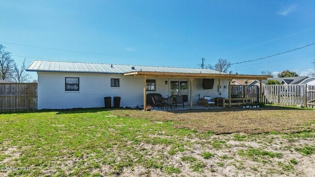 Foto del edificio - 412 W 18th Ct