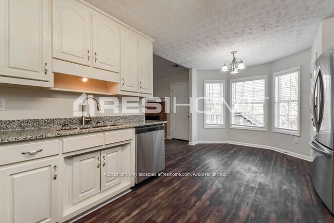 Foto del edificio - 1276 Melrose Forest Lane