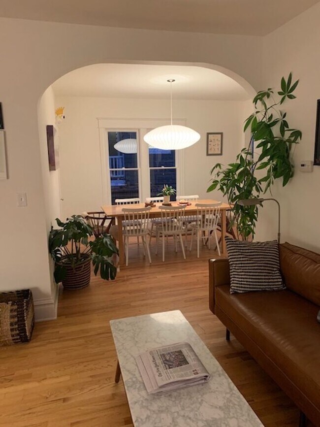 Foto del edificio - Historical Boulder home yours to rent in M...