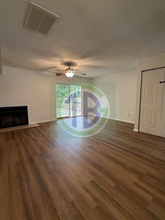 Foto del edificio - 2bd Townhome conveniently located to all that Irmo has to offer