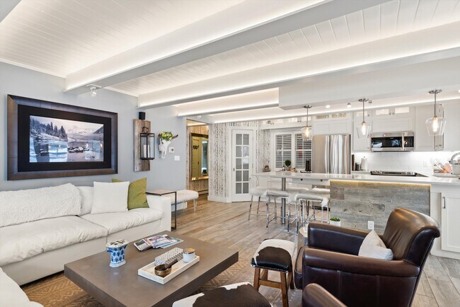 Building Photo - 825 E Hopkins Ave