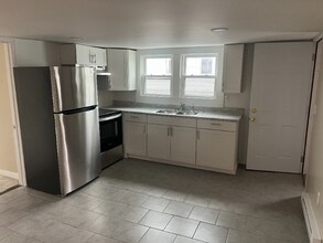 Building Photo - 205 E 2nd St