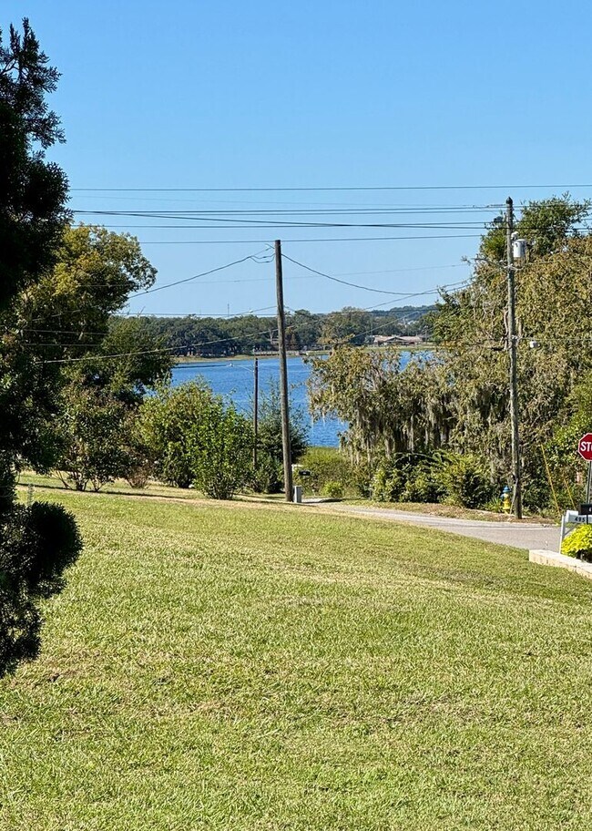 Building Photo - Fully Furnished Down Town Clermont Short T...