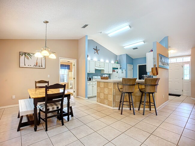Building Photo - 2043 Eclipse Dr