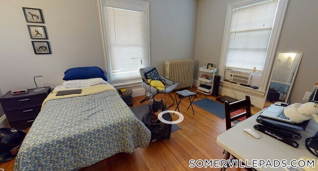 Building Photo - 8 A Forest St