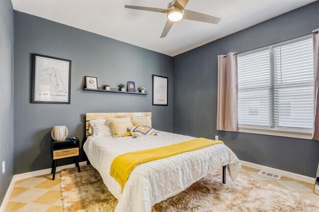 Foto del edificio - 1201 Grove Blvd