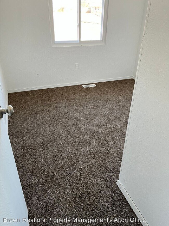Foto del edificio - 3 br, 1 bath House - 3239 Edgewood