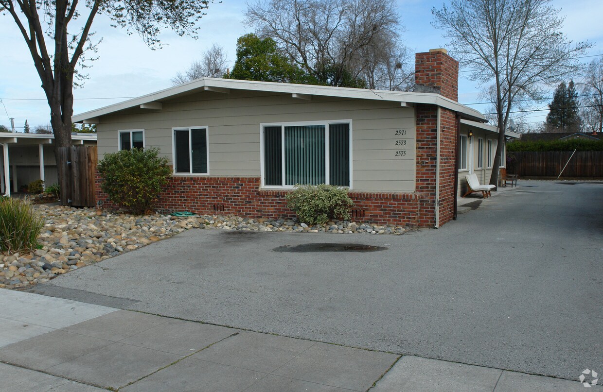 Primary Photo - 2571-2575 Alma St