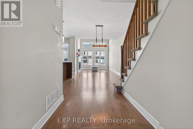 Building Photo - 322 Rainrock Cres