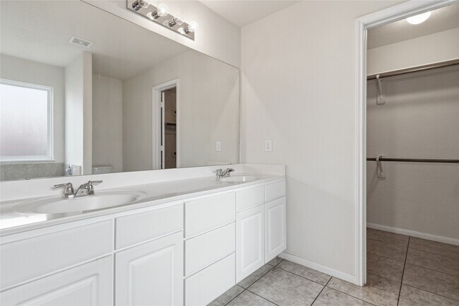Foto del edificio - 12530 Greencanyon Dr