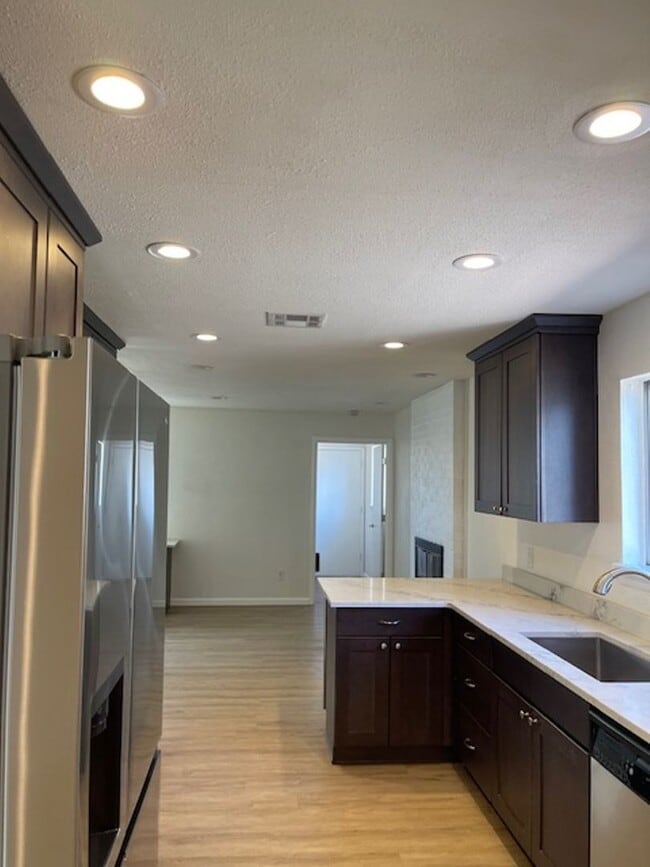 Foto del edificio - 2735 Ardis Dr