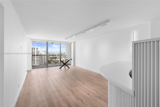Foto del edificio - 2655 Collins Ave