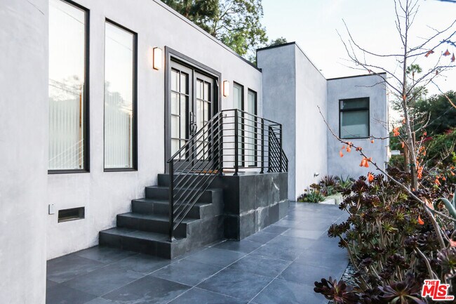 Building Photo - 2180 Coldwater Canyon Dr