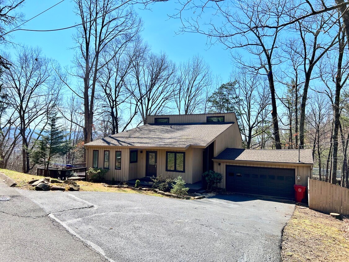 Primary Photo - 3 Crosstimber Ct