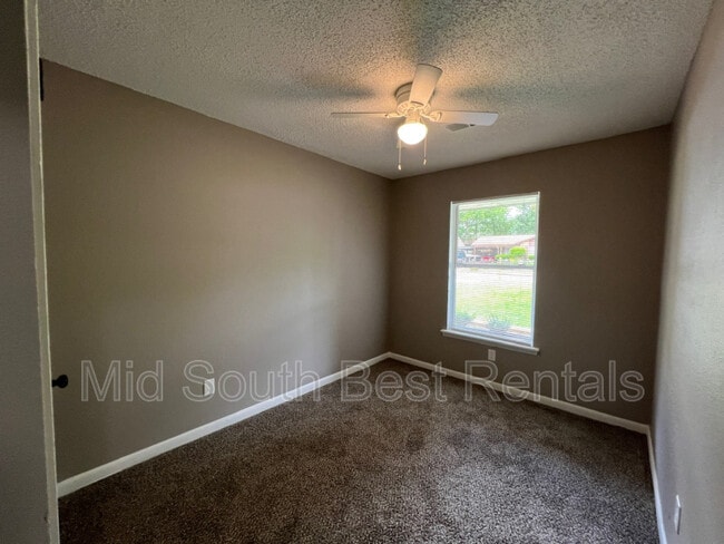 Building Photo - 5206 Corkwood Dr