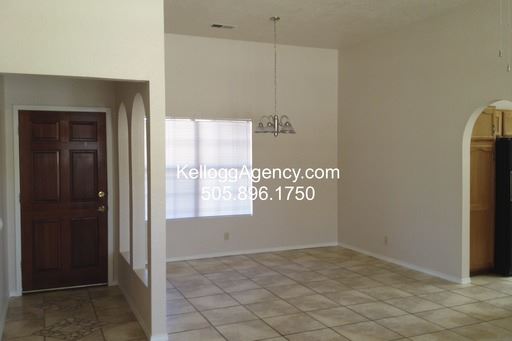 Building Photo - 643 Nicklaus Dr SE