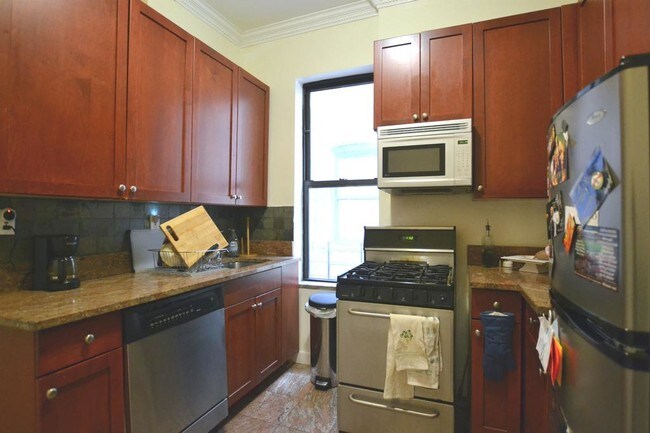 Building Photo - 243 E 13th St