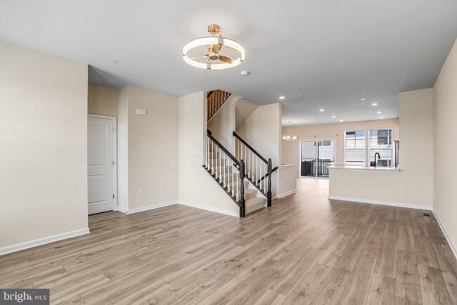 Building Photo - 385 Ensemble Wy
