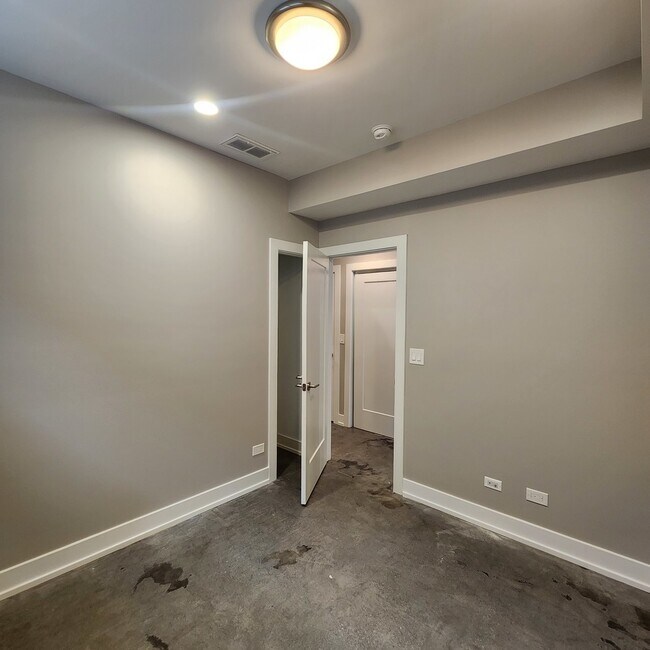 Foto del edificio - 1221 E Marquette Rd