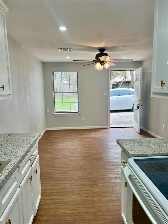 Building Photo - 134 W Austin Ave