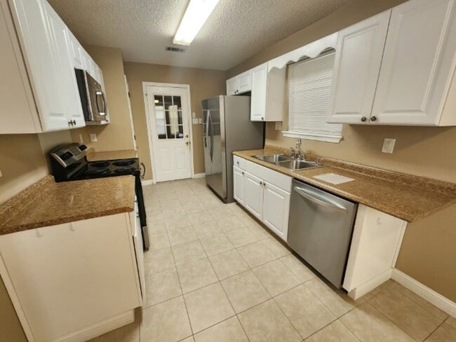 Building Photo - 2311 Vollman Ln