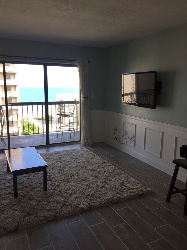 Foto principal - Fully Furnished 1 Bedroom Condo with an Oc...